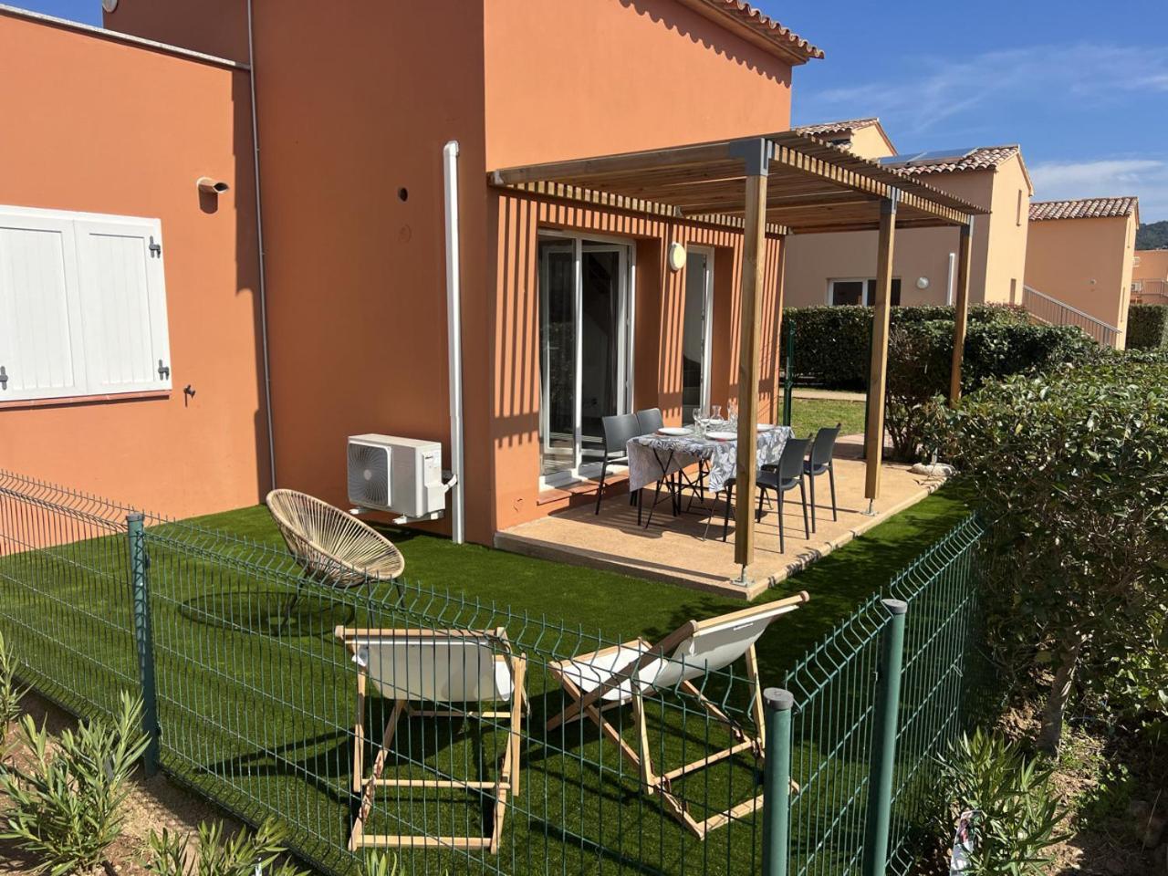 Residence Hoteliere Les Hameaux De Saint Cyprien Appartement 2 Chambres Lecci Exterior foto